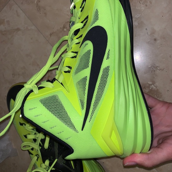 neon green hyperdunks